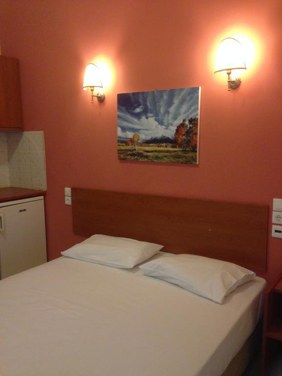 Marvi Hotel Kamena Vourla Exteriör bild